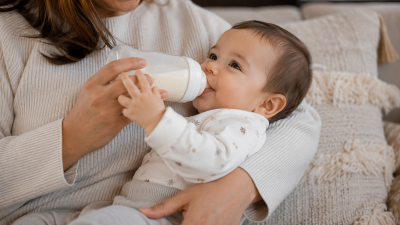 Overfeeding Infant Symptoms: Signs, Causes, and Gentle Feeding Adjustments