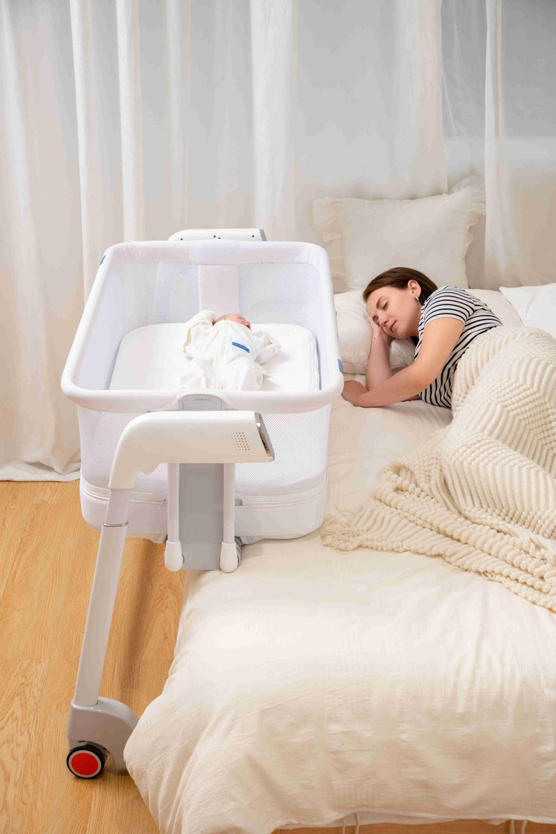 newborn sleep in bassinet